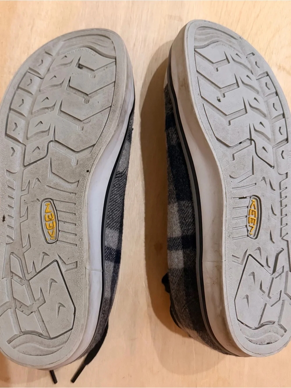 KEEN Elsa III Plaid Wool Sneakers Black Gray Size 9